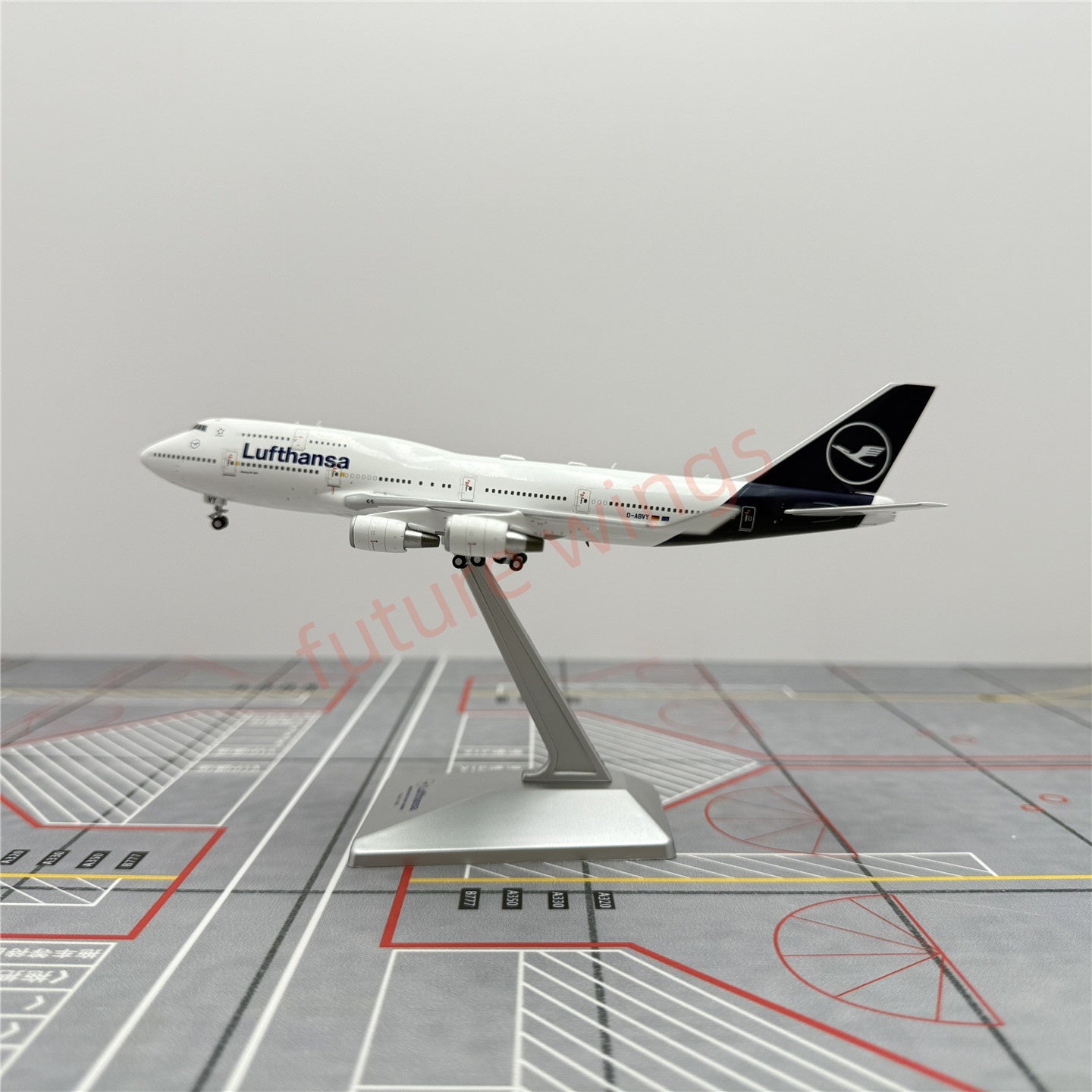 1:400 YY Wings Lufthansa Airlines B747-400 D-ABVY D-ABTA Aircraft Model+Free Tractor