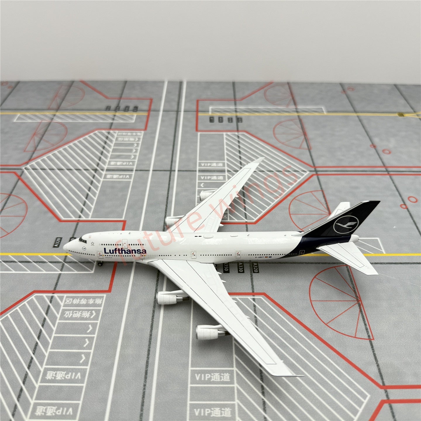 1:400 YY Wings Lufthansa Airlines B747-400 D-ABVY D-ABTA Aircraft Model+Free Tractor