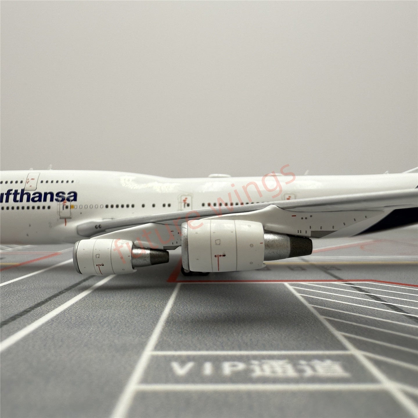 1:400 YY Wings Lufthansa Airlines B747-400 D-ABVY D-ABTA Aircraft Model+Free Tractor