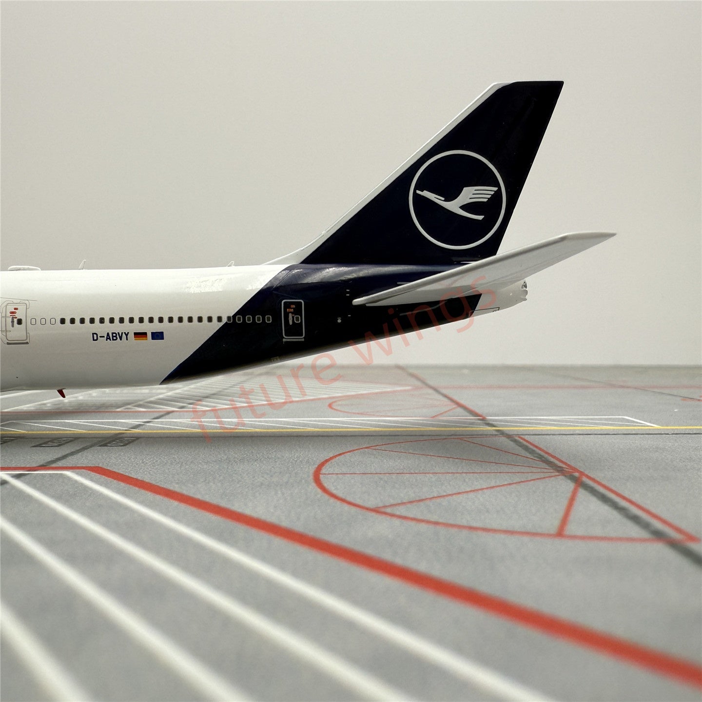 1:400 YY Wings Lufthansa Airlines B747-400 D-ABVY D-ABTA Aircraft Model+Free Tractor