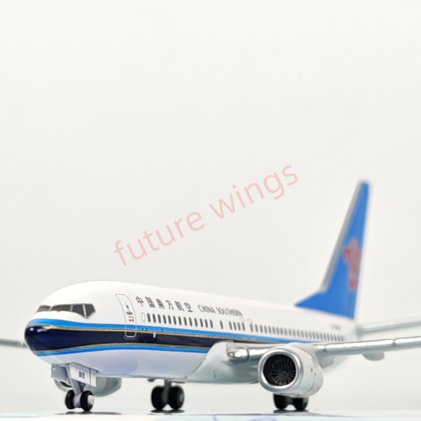1:400 Jet Model China Southern Airlines B737-800 B-1718 B-1918 B-5678 Aircraft Model+Free Tractor