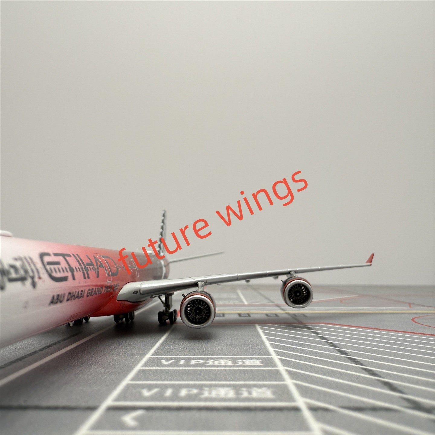 1:400 YY Wings Etihad Airways A340-600 A6-EHJ Aircraft Model+Free Tractor