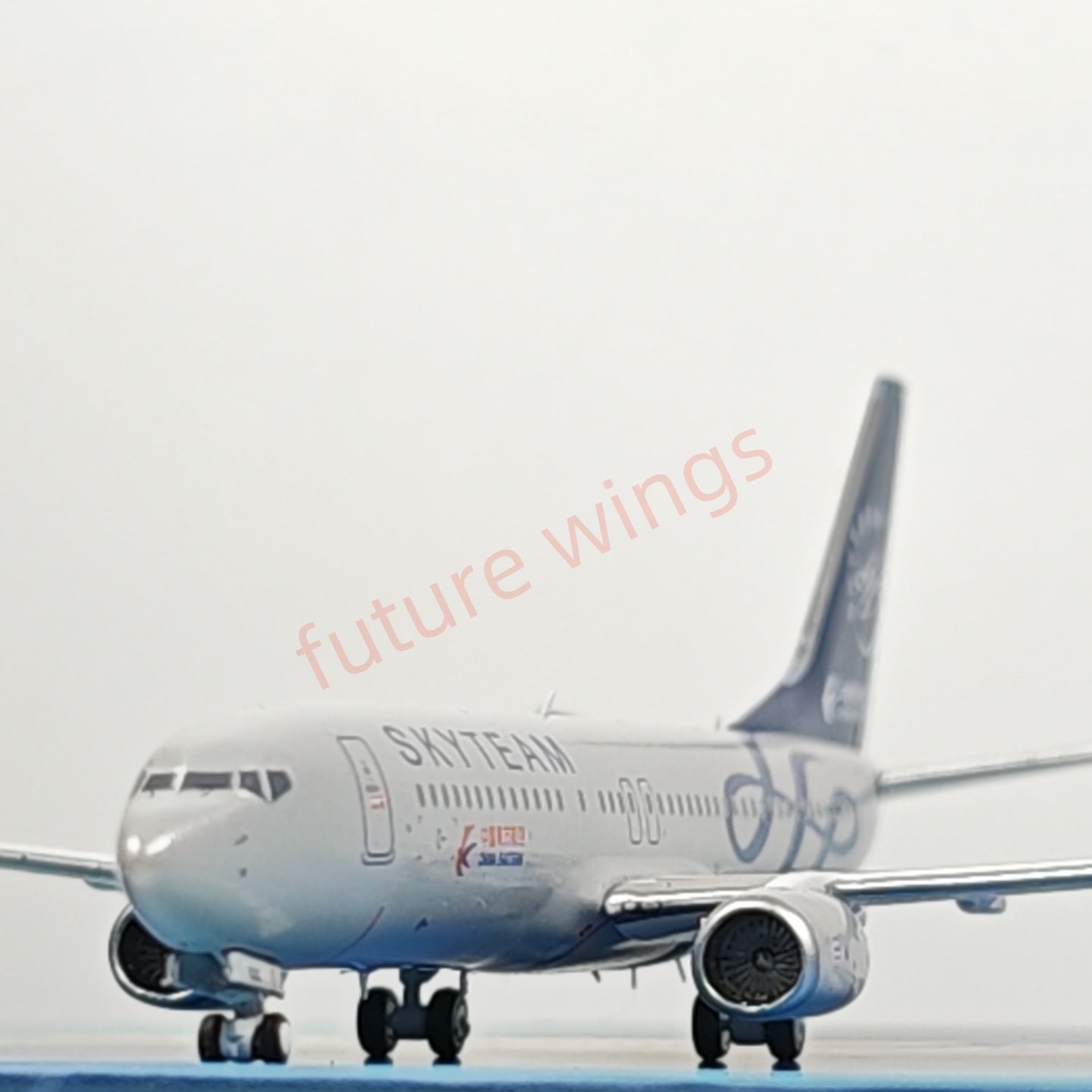 1:400 AeroPolaris China Eastern Airlines B737-800 B-1981 "SKYTEAM"Aircraft Model+Free Tractor