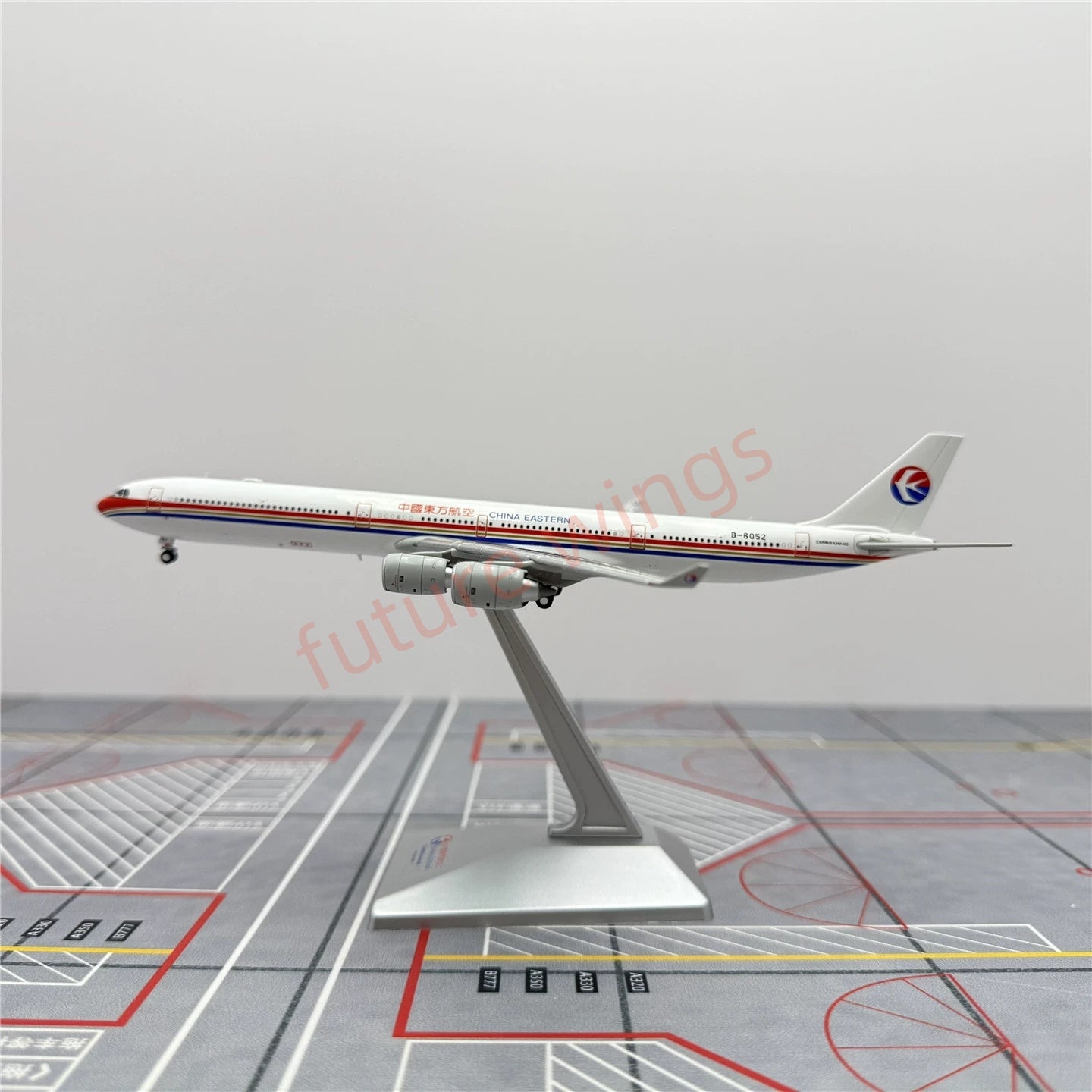 1:400 YY Wings China Eastern Airlines A340-600 B-6052 Aircraft Model+Free Tractor