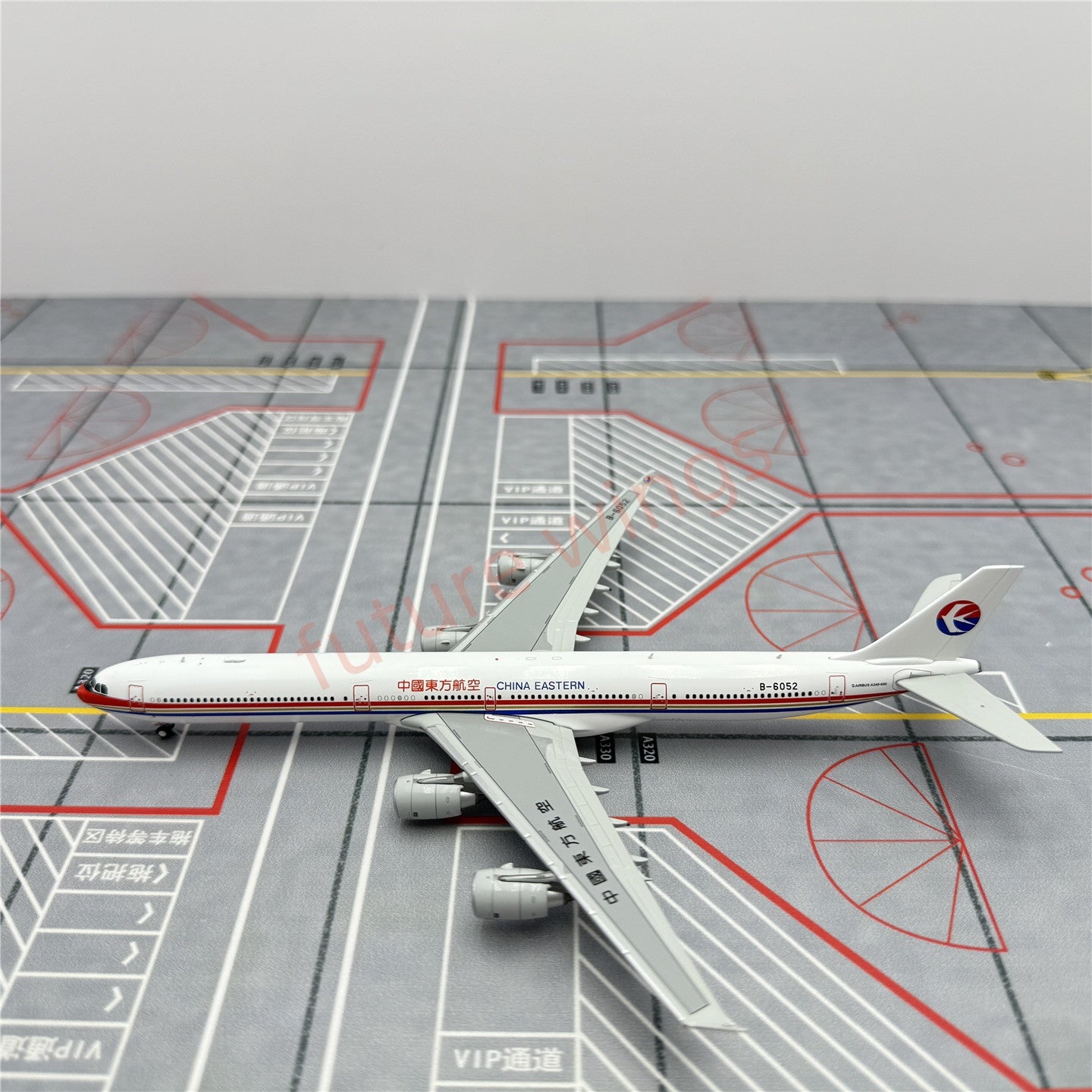 1:400 YY Wings China Eastern Airlines A340-600 B-6052 Aircraft Model+Free Tractor