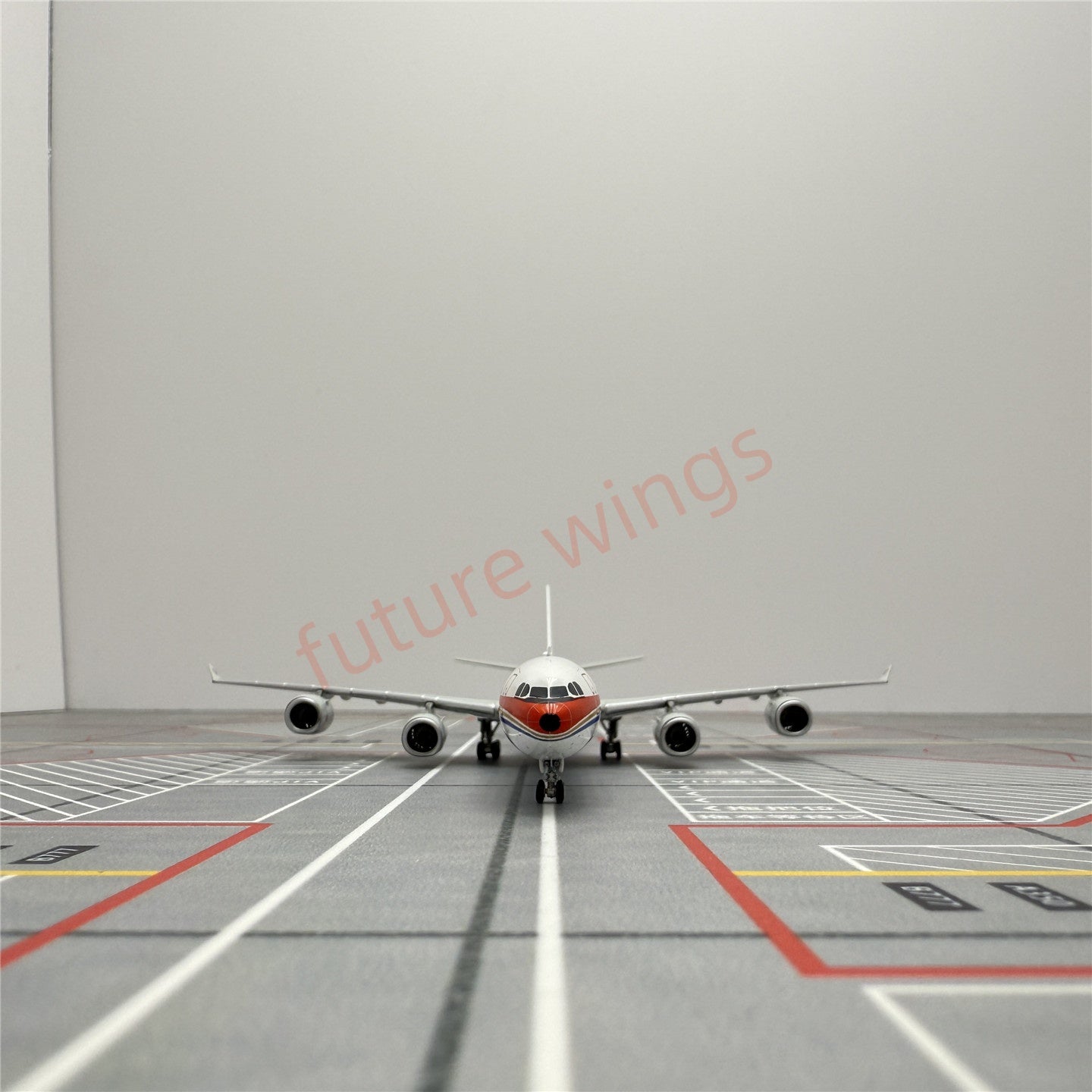 1:400 YY Wings China Eastern Airlines A340-600 B-6052 Aircraft Model+Free Tractor