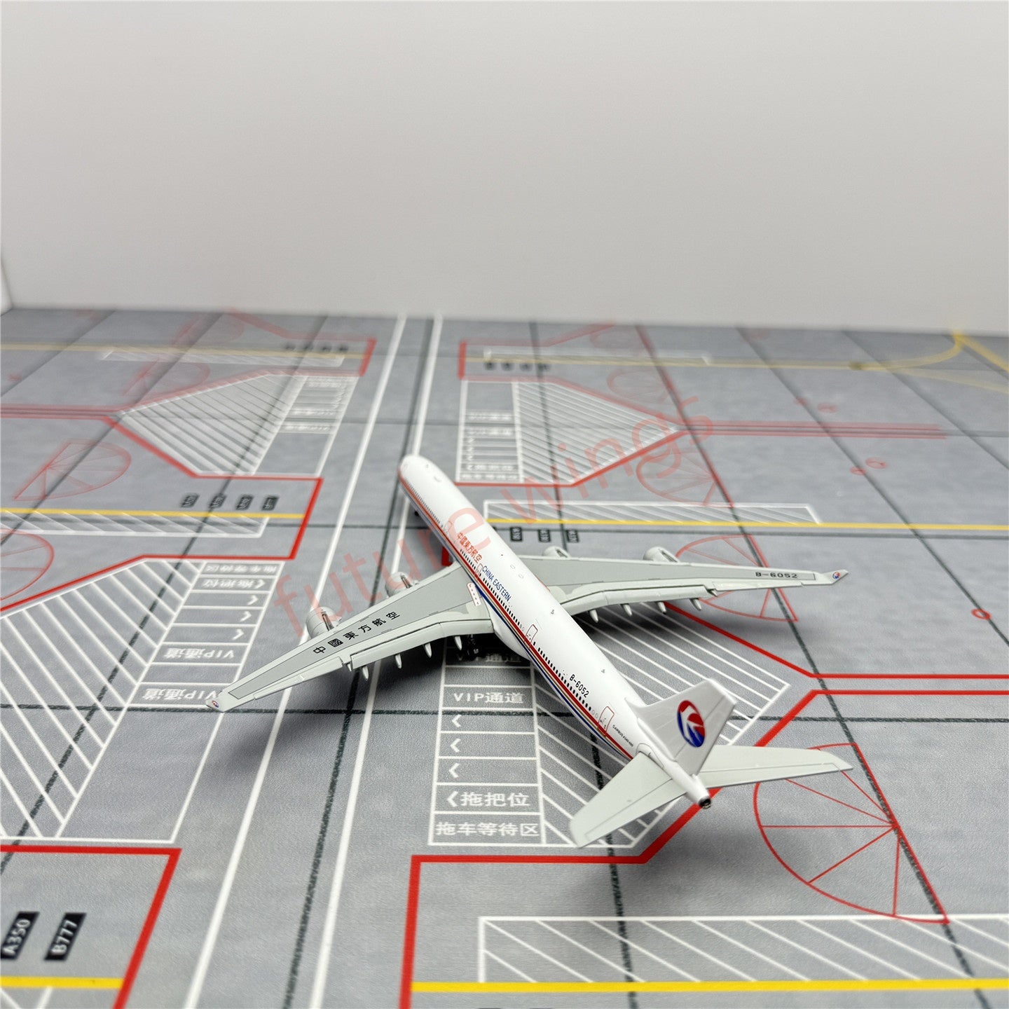 1:400 YY Wings China Eastern Airlines A340-600 B-6052 Aircraft Model+Free Tractor