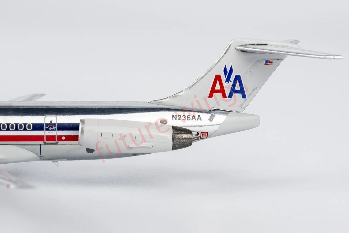 1:400 NG Models NG83008 American Airlines MD-82 N236AA Aircraft Model+Free Tractor