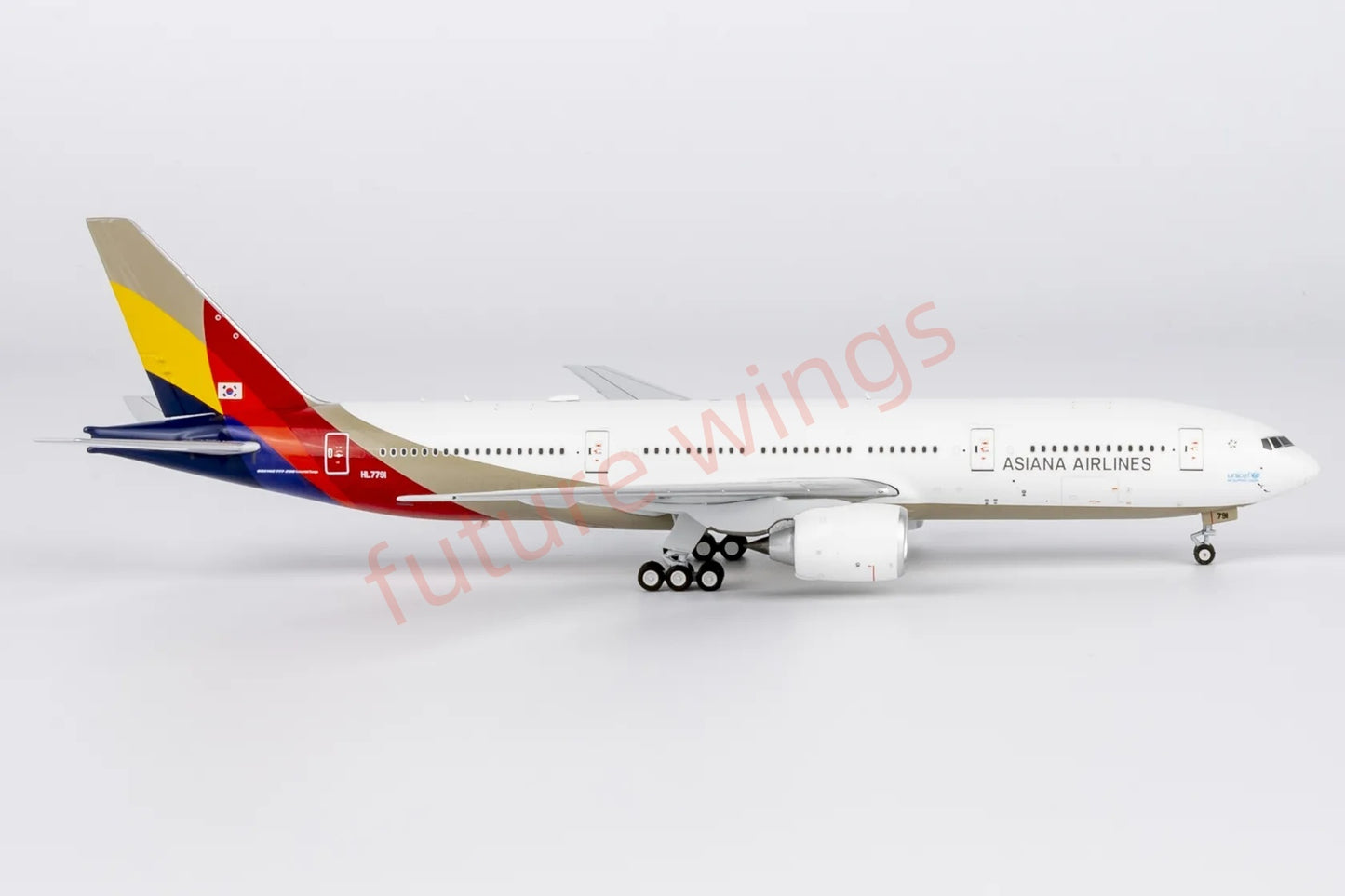 1:400 NG Models NG72066 Asiana Airlines B777-200ER HL7791 Aircraft Model+Free Tractor