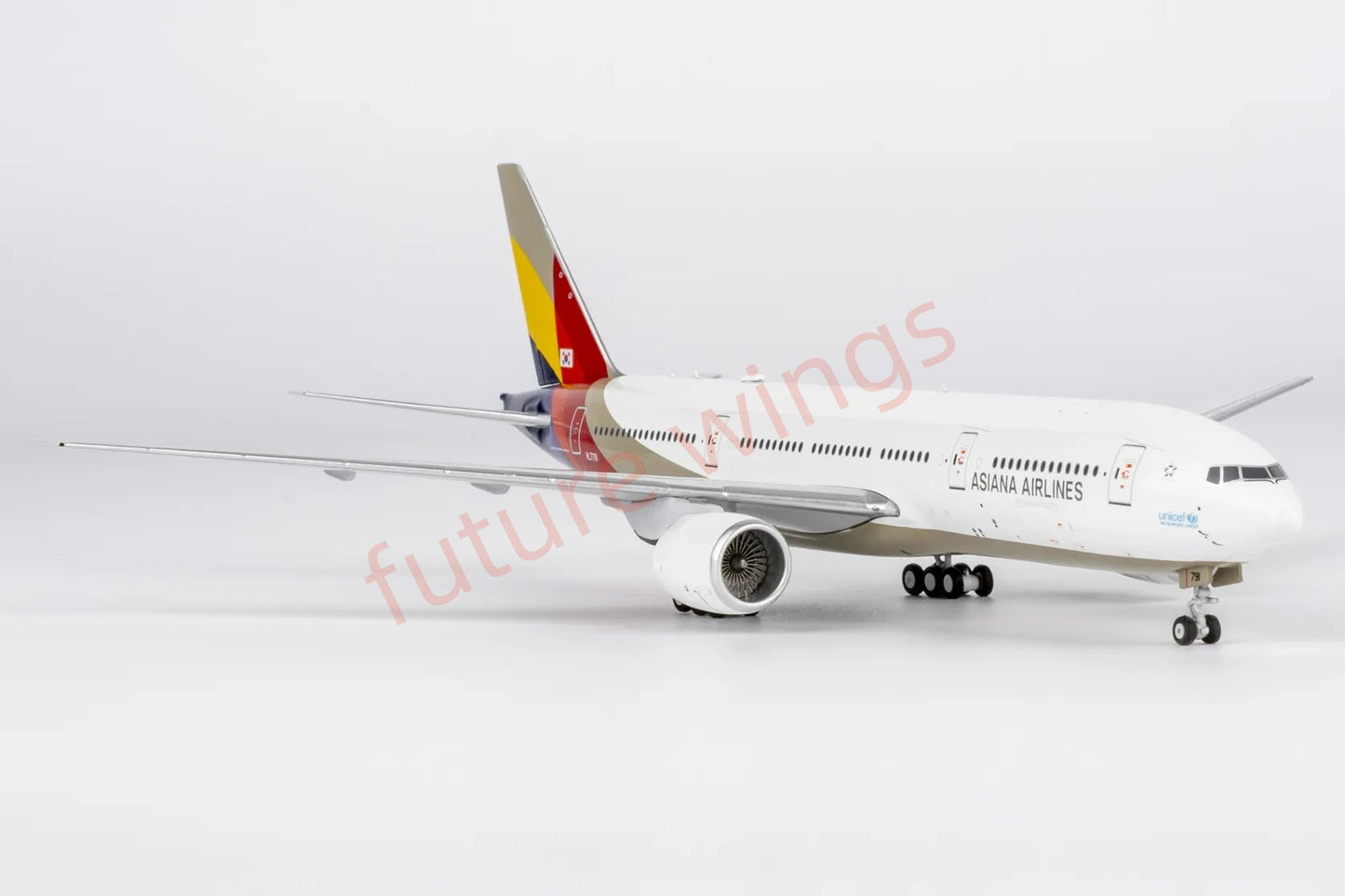1:400 NG Models NG72066 Asiana Airlines B777-200ER HL7791 Aircraft Model+Free Tractor