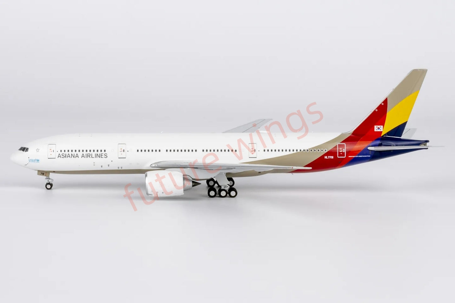 1:400 NG Models NG72066 Asiana Airlines B777-200ER HL7791 Aircraft Model+Free Tractor