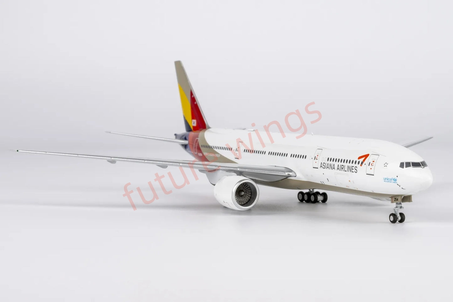 1:400 NG Models NG72065 Asiana Airlines B777-200ER HL8254 Aircraft Model+Free Tractor