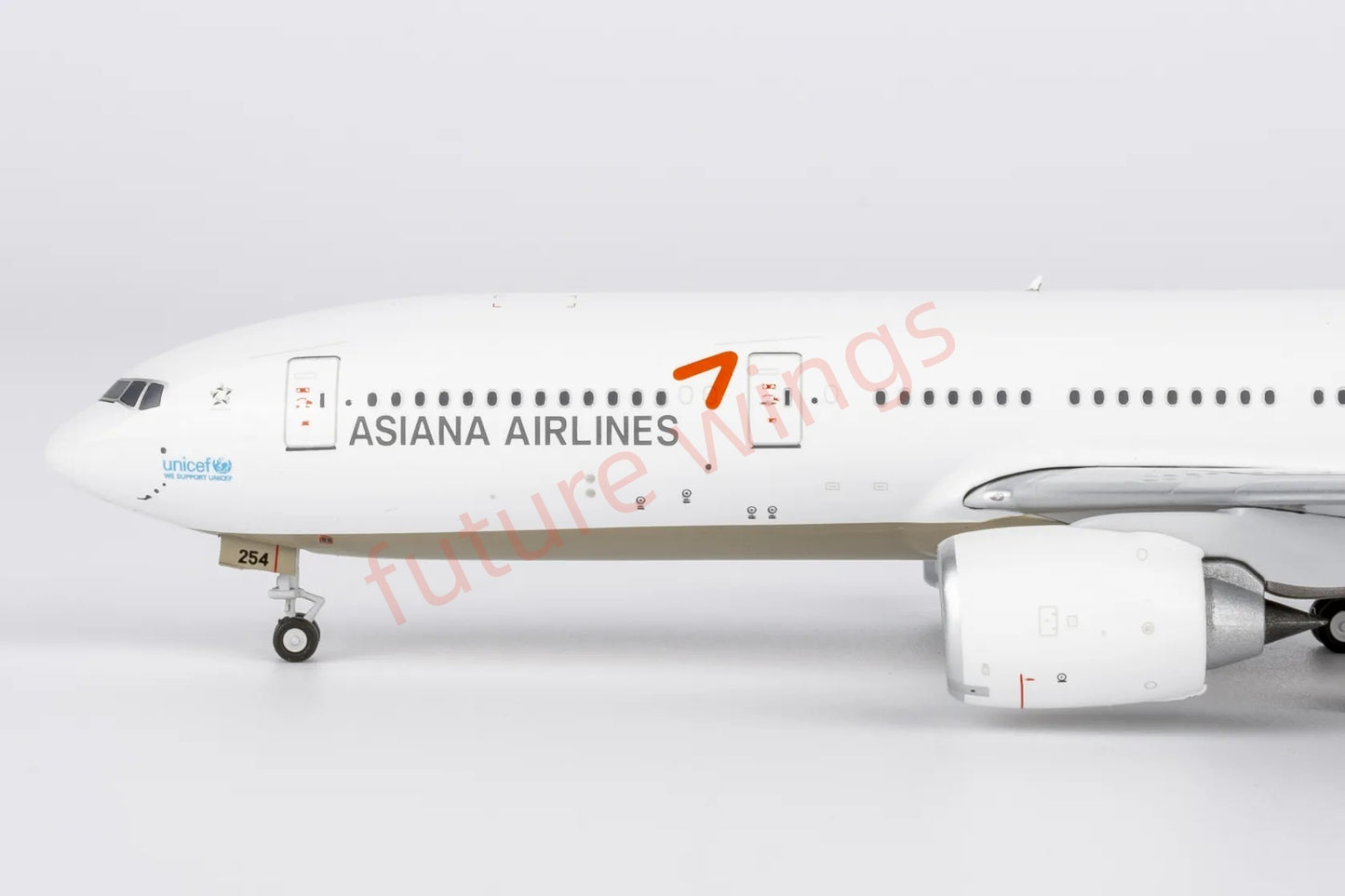 1:400 NG Models NG72065 Asiana Airlines B777-200ER HL8254 Aircraft Model+Free Tractor