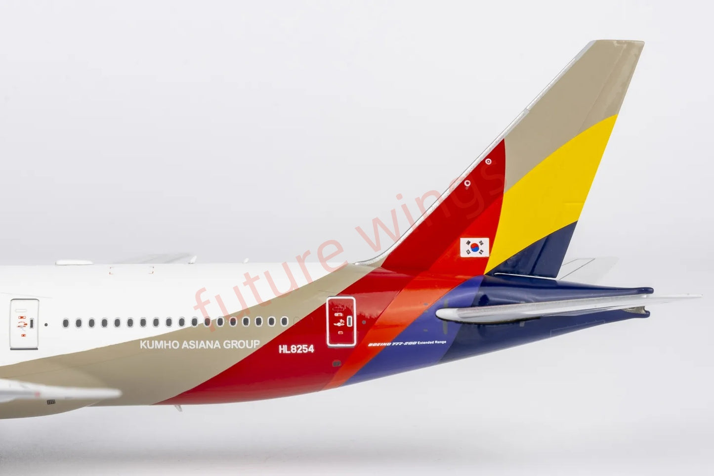 1:400 NG Models NG72065 Asiana Airlines B777-200ER HL8254 Aircraft Model+Free Tractor