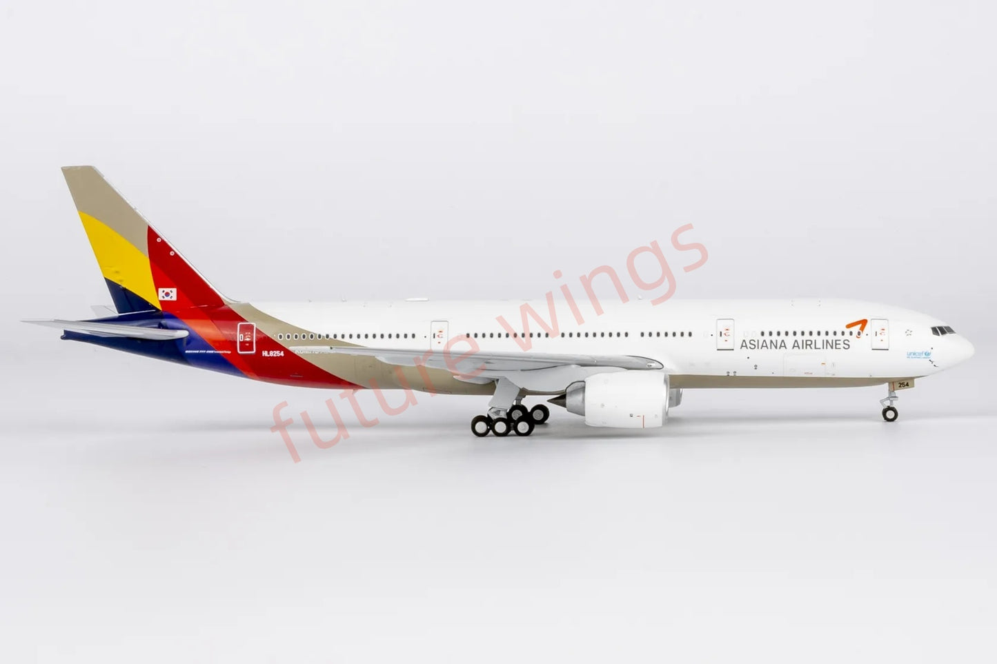 1:400 NG Models NG72065 Asiana Airlines B777-200ER HL8254 Aircraft Model+Free Tractor