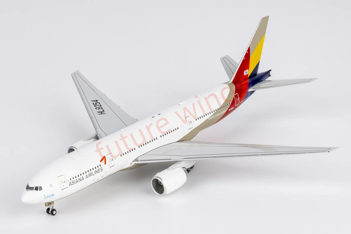 1:400 NG Models NG72065 Asiana Airlines B777-200ER HL8254 Aircraft Model+Free Tractor