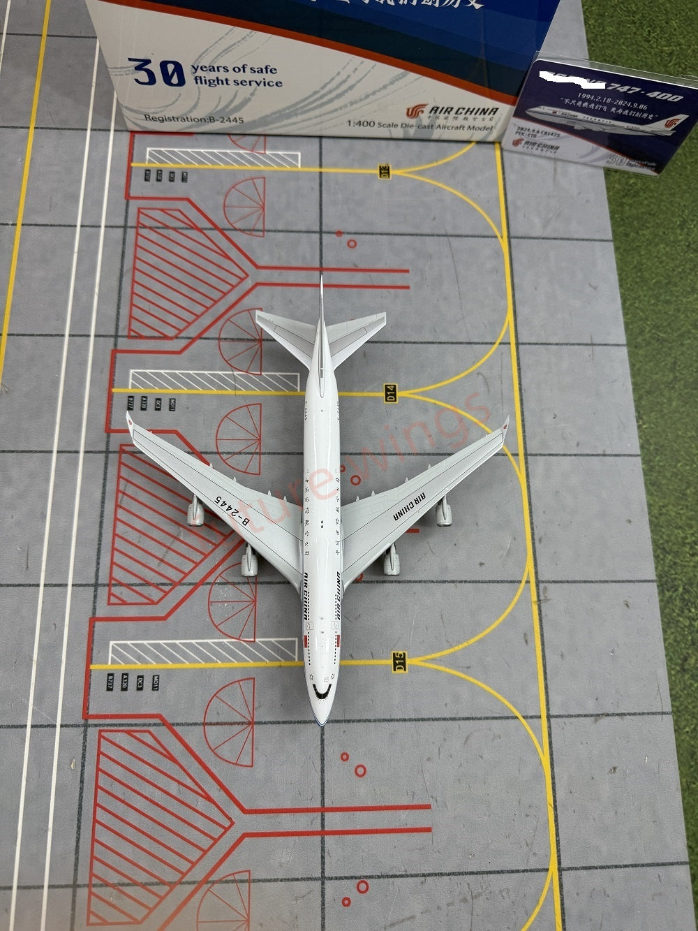 1:400 YY Wings Air China B747-400 B-2445 B-2447 B-2472 Free Tractor +Stand