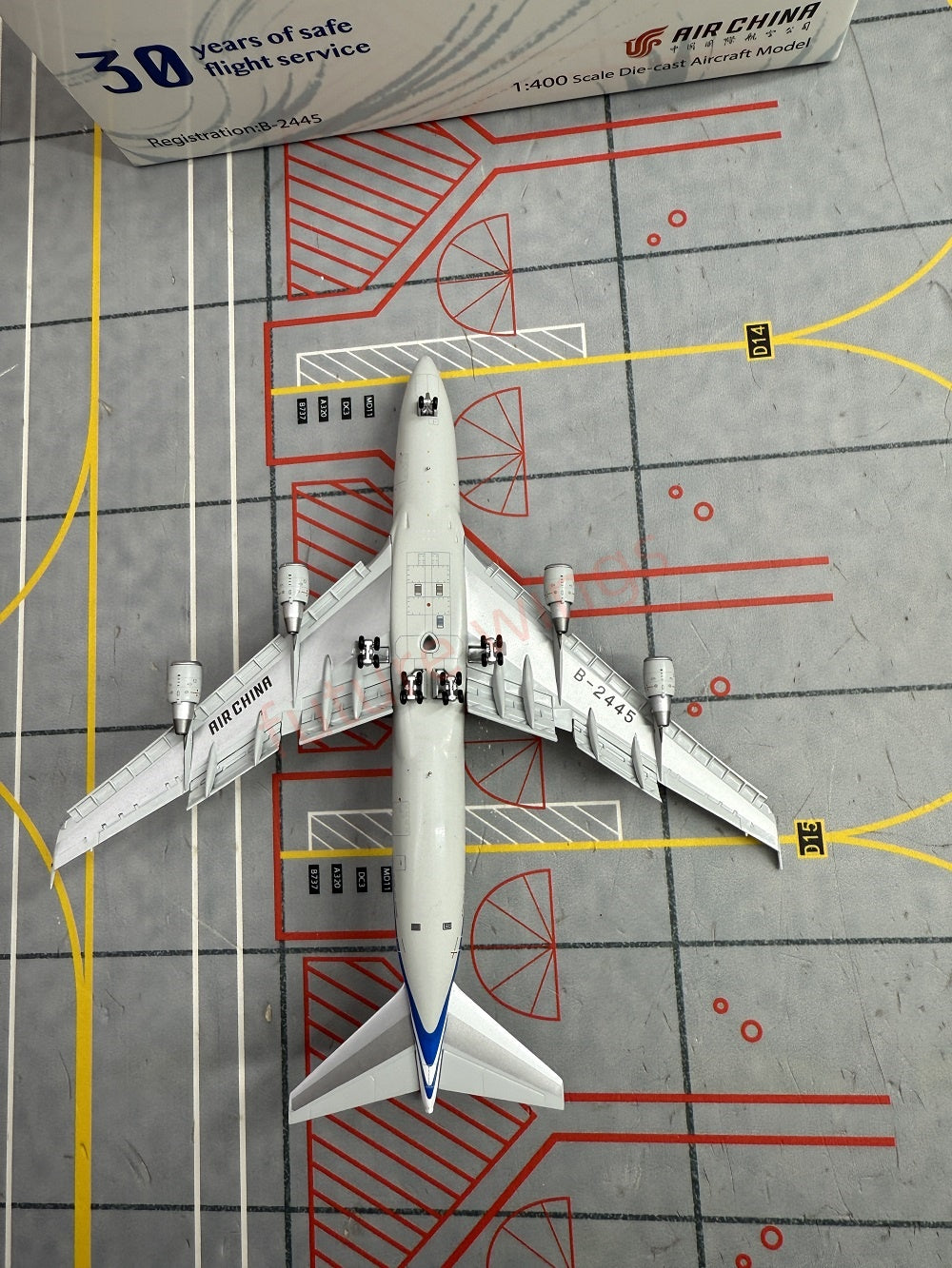 1:400 YY Wings Air China B747-400 B-2445 B-2447 B-2472 Free Tractor +Stand