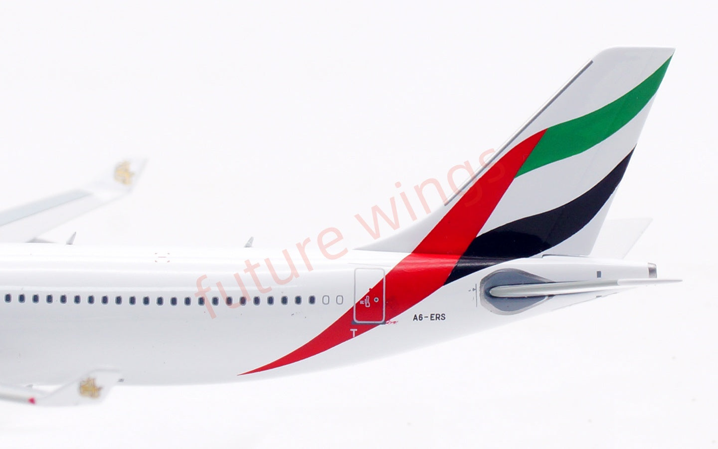 1:400 Aviation400 Emirates Airways A340-300 A6-ERS Aircraft Model Free Tractor+Stand