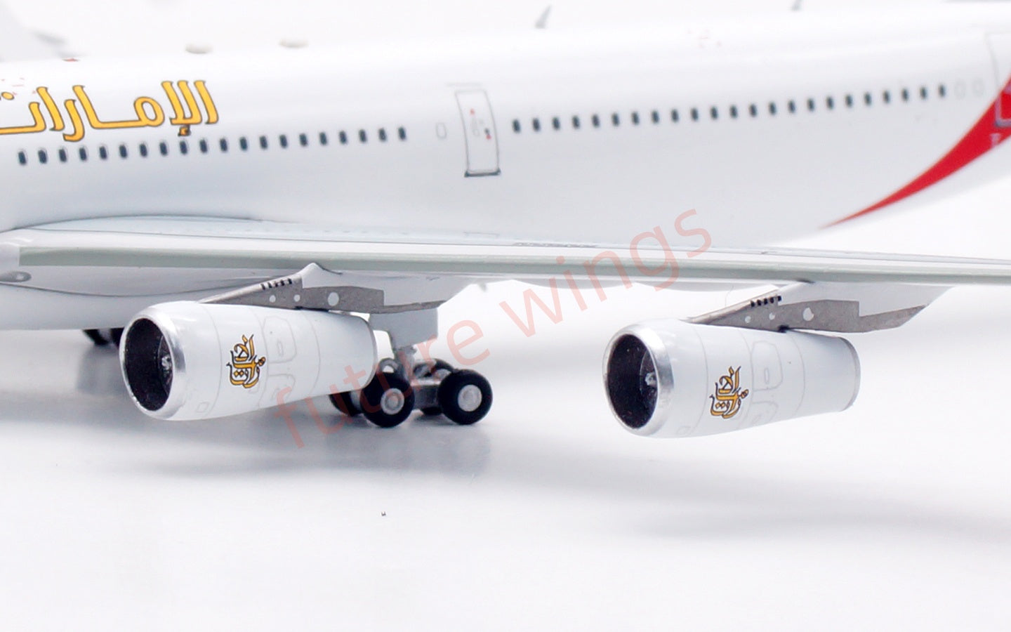 1:400 Aviation400 Emirates Airways A340-300 A6-ERS Aircraft Model Free Tractor+Stand