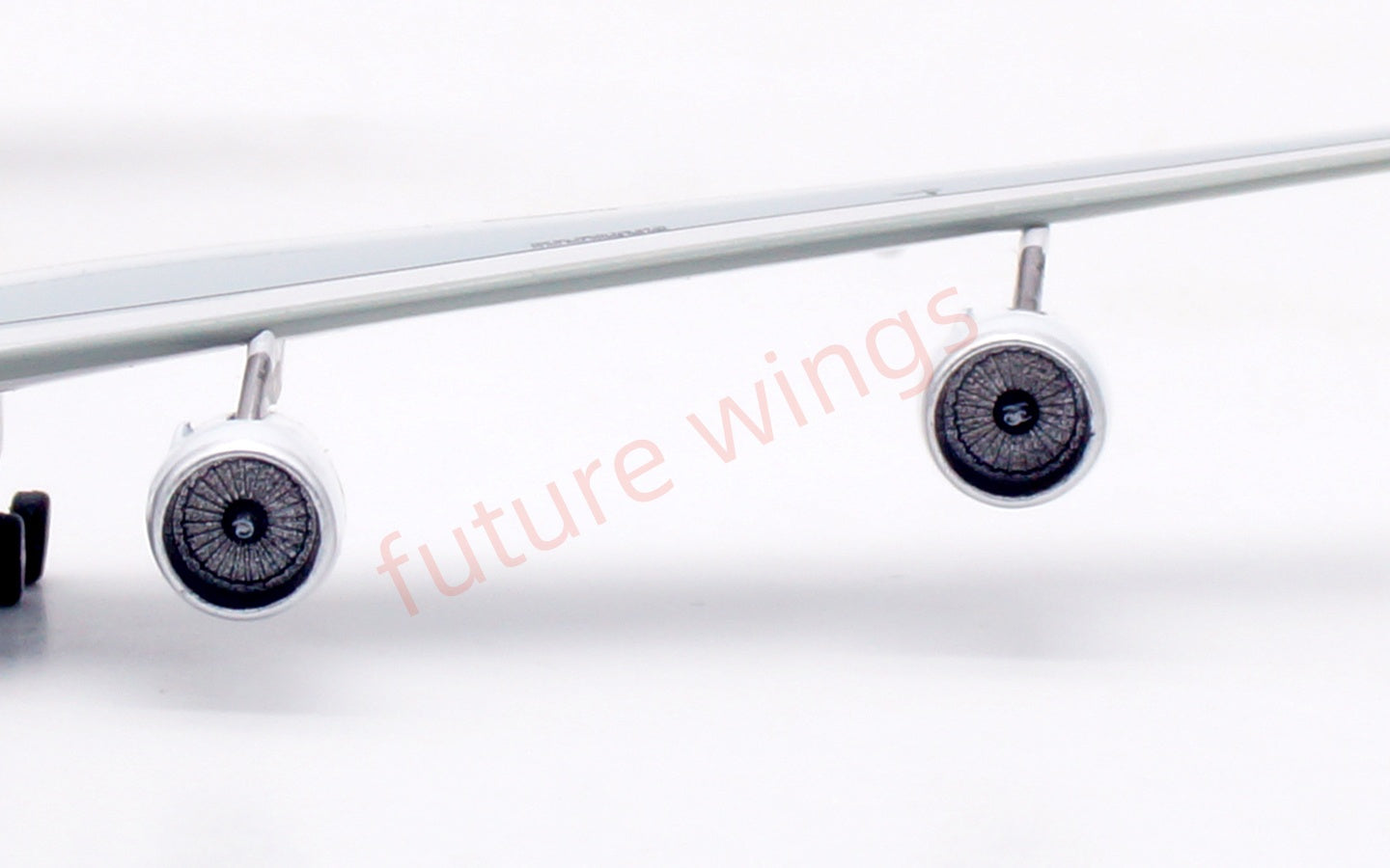 1:400 Aviation400 Emirates Airways A340-300 A6-ERS Aircraft Model Free Tractor+Stand