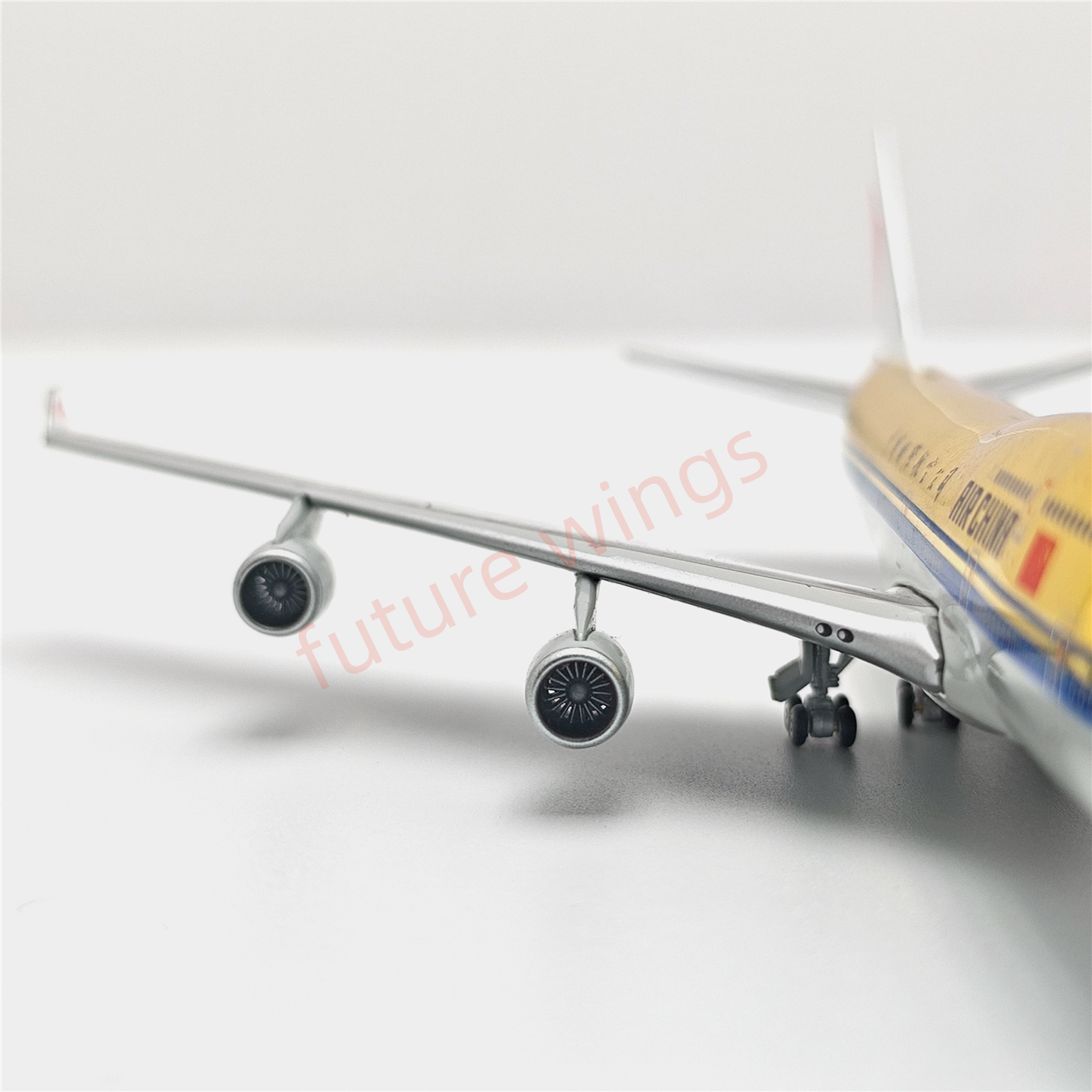 (RARE)1:400 YY Wings Air China B747-400 B-2445 (Gold Color) Aircraft Model Free Tractor+Stand