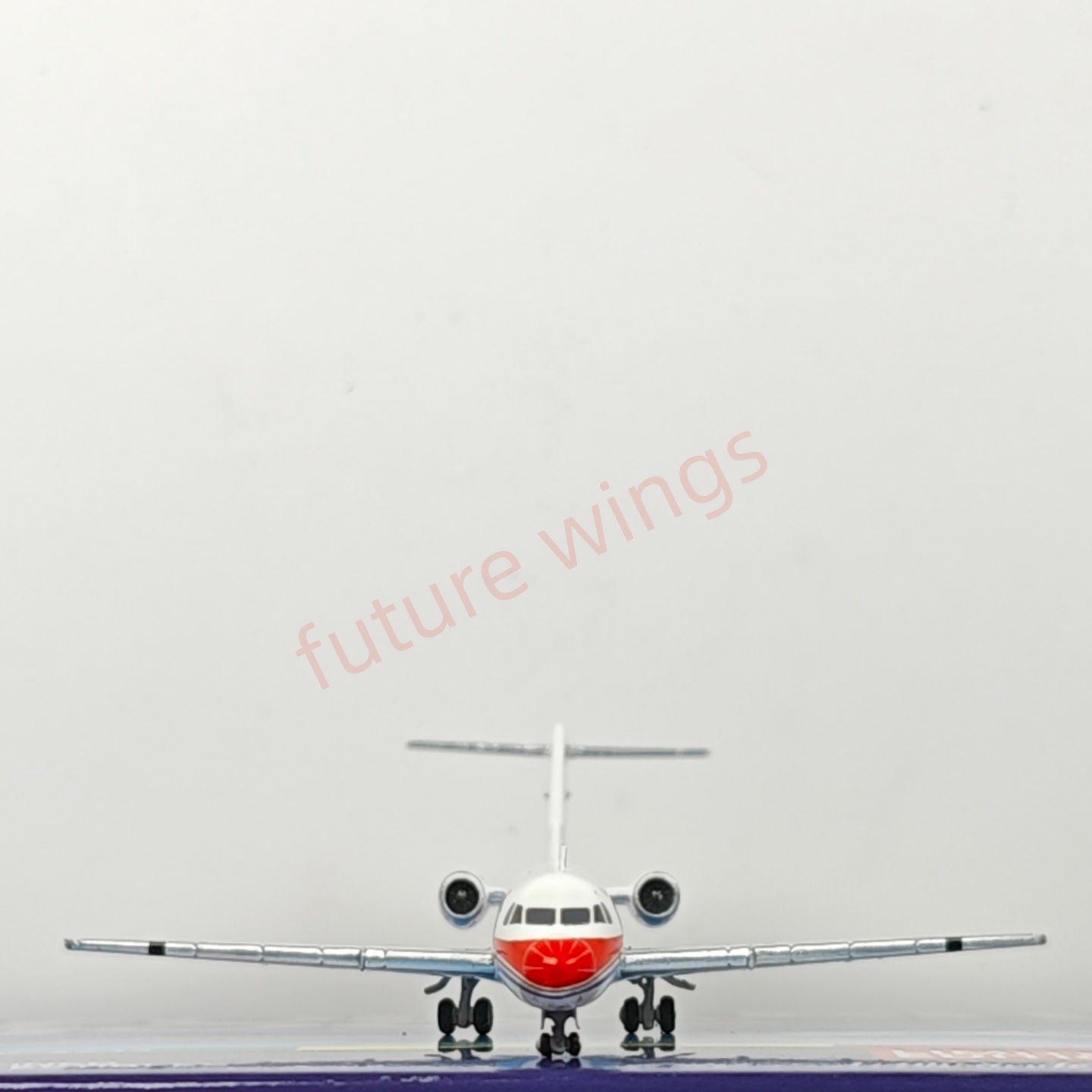 1:400 UC Model China Eastern Airlines Fokker100 B-2231 B-2233 Aircraft Model+Free Tractor
