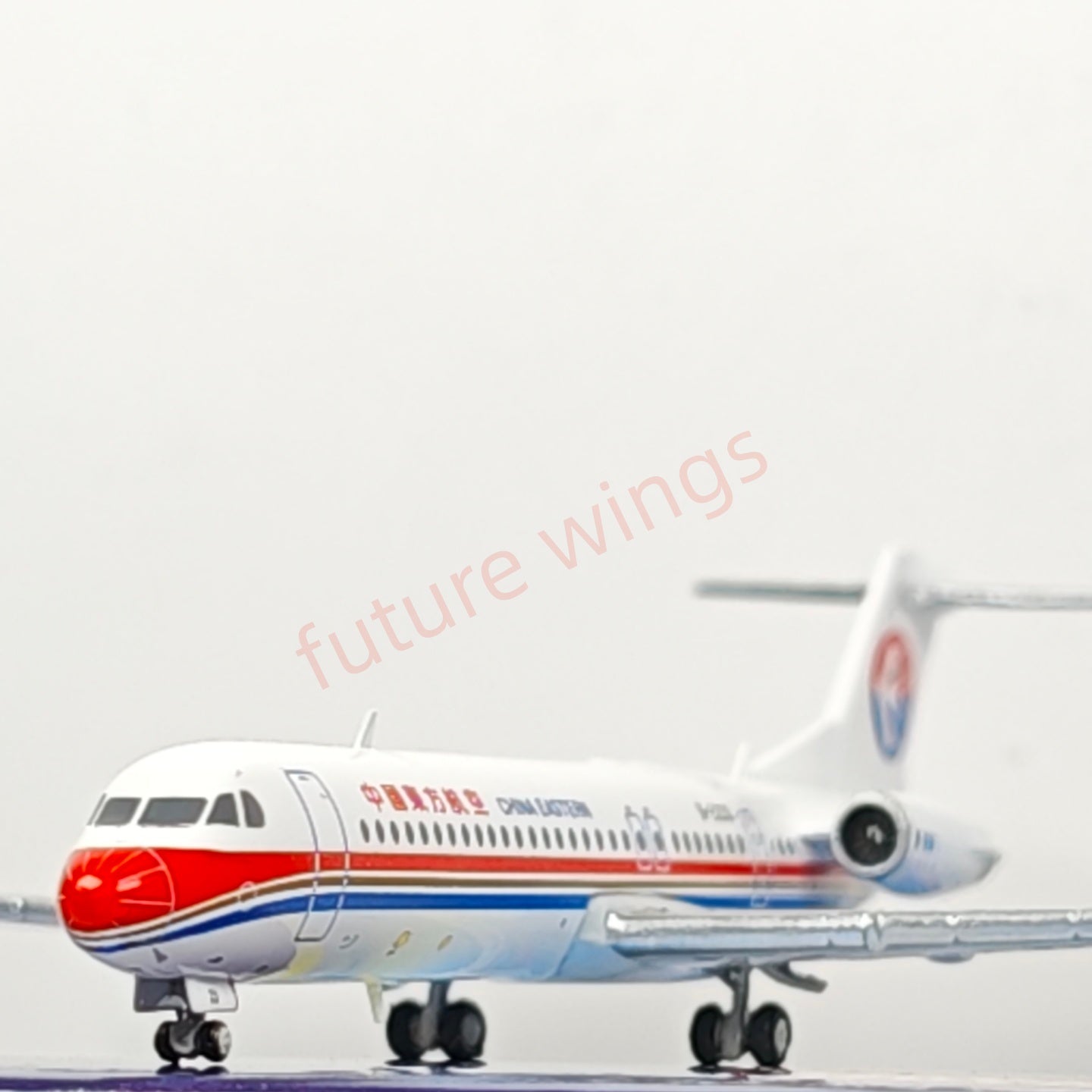 1:400 UC Model China Eastern Airlines Fokker100 B-2231 B-2233 Aircraft Model+Free Tractor