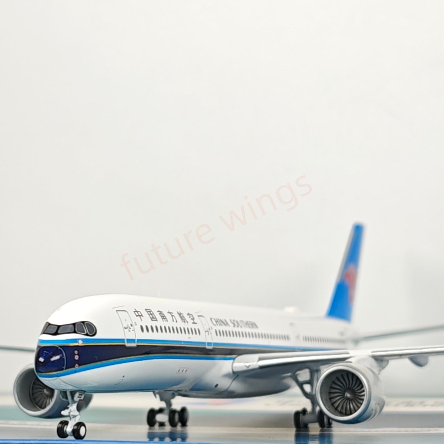 1:400 AeroPolaris China Southern Airlines A350-900 B-32EE Aircraft