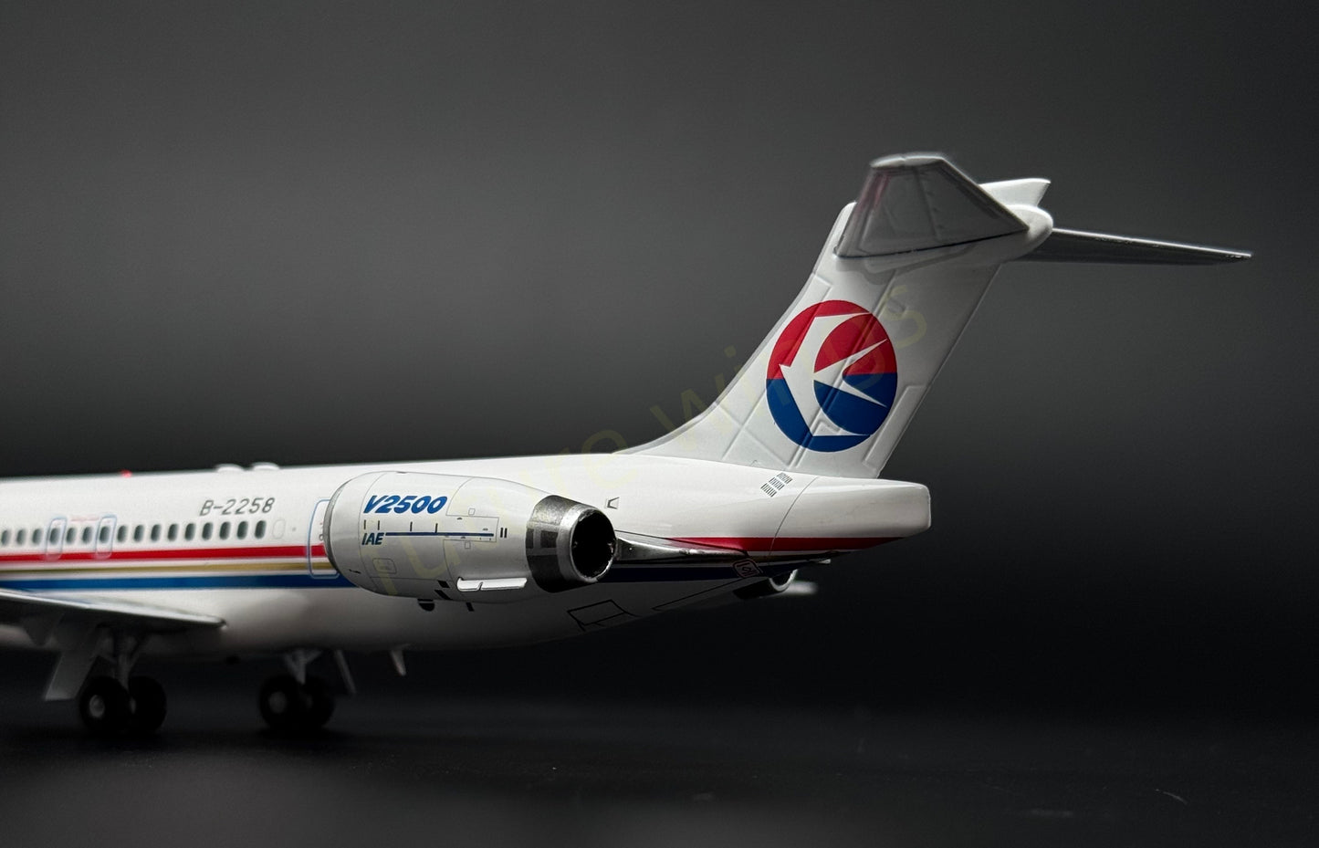 1:200 KJ Model（JC Wings) China Eastern MD-90 B-2258 Diecast Aircraft Model