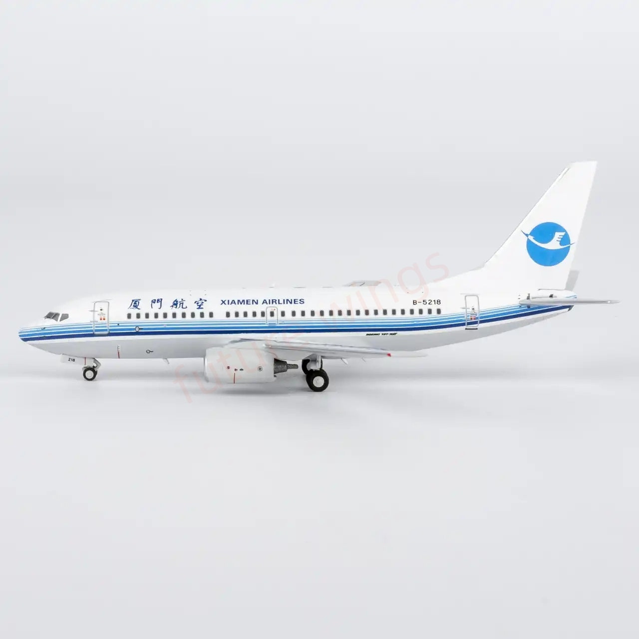 1:400 NG Models NG64139 XiamenAir B737-700 B-5218 Aircraft Model+Free Tractor