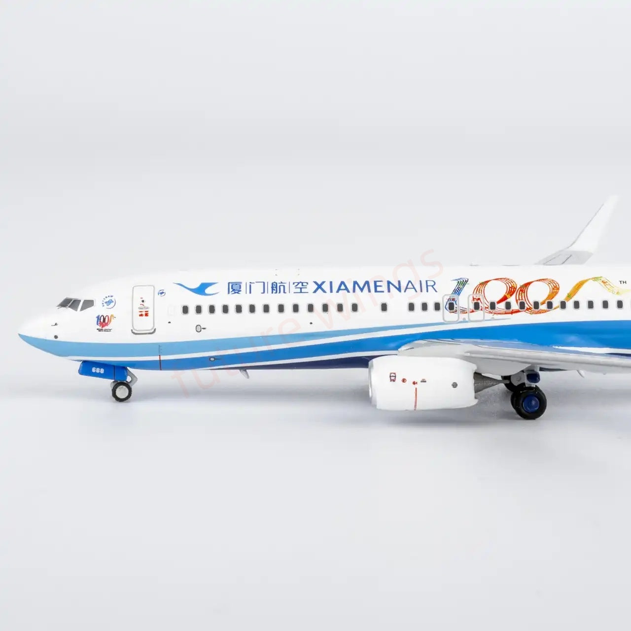 1:400 NG Models NG64147 XiamenAir B737-800 B-5688 “100th” Aircraft Model+Free Tractor