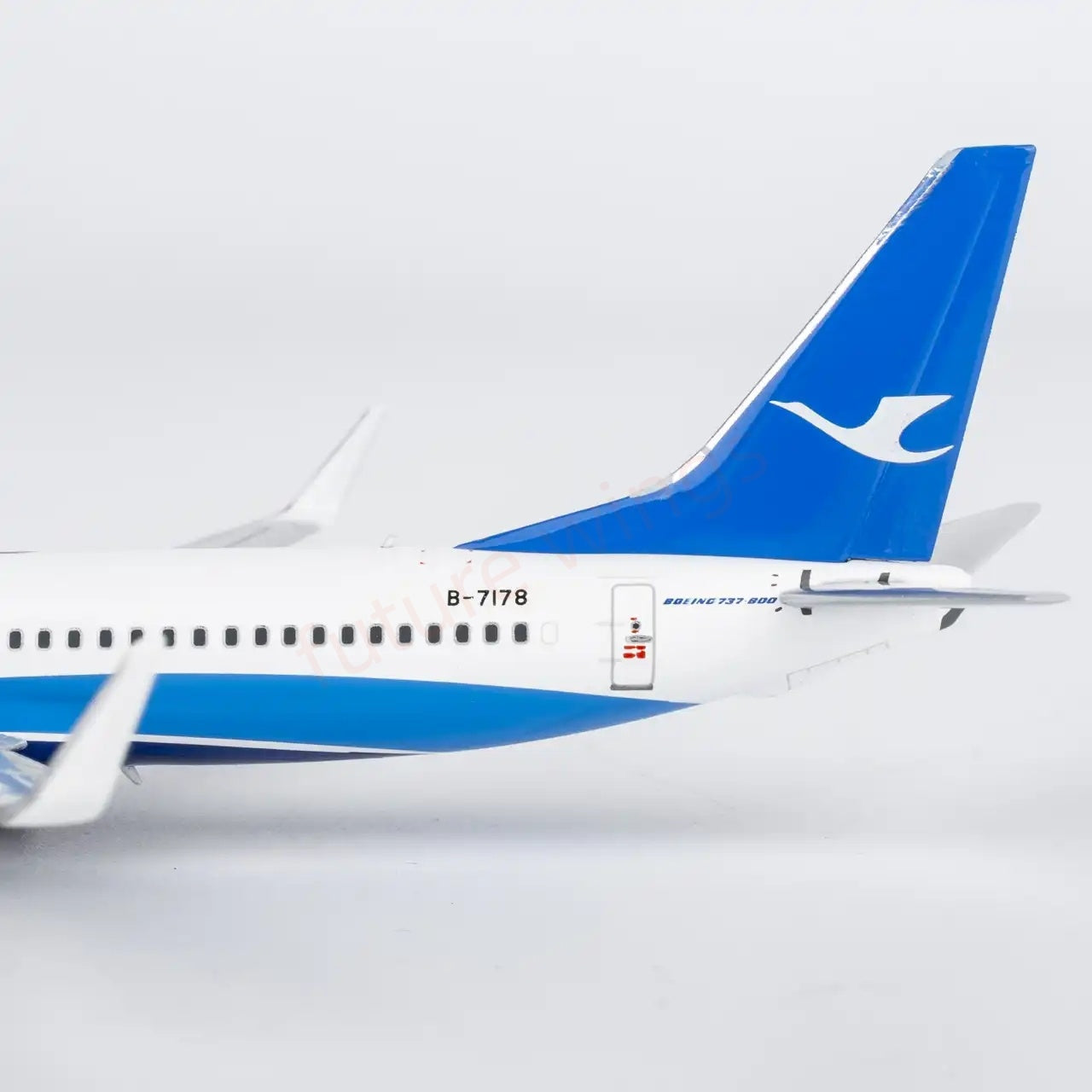 1:400 NG Models NG64148 XiamenAir B737-800 B-7178 Aircraft Model+Free Tractor