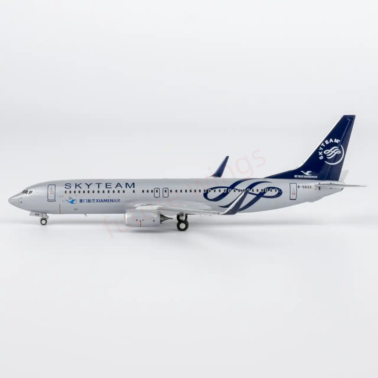 1:400 NG Models NG64150 XiamenAir B737-800 B-5633 "SKYTEAM" Aircraft Model+Free Tractor