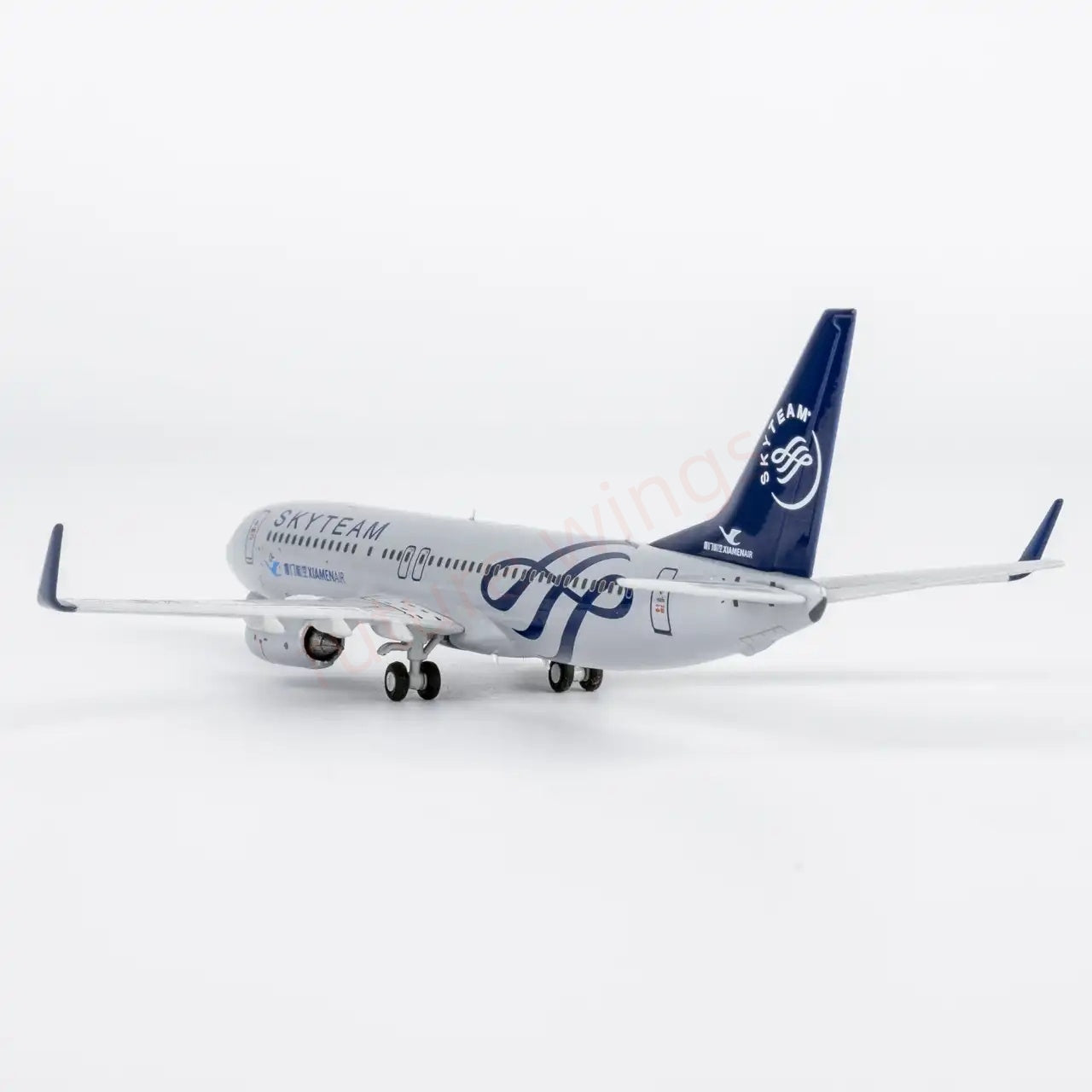 1:400 NG Models NG64150 XiamenAir B737-800 B-5633 "SKYTEAM" Aircraft Model+Free Tractor