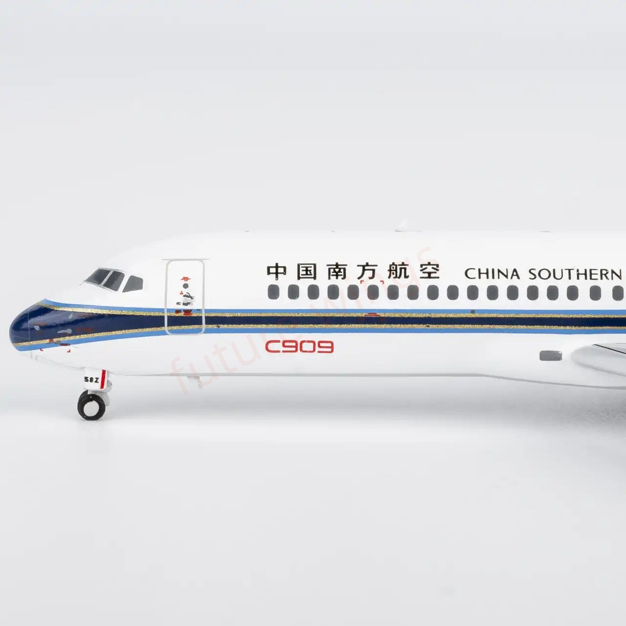 1:400 NG Models NG24064 China Southern Airlines C909 (ARJ21-700) B-658Z Aircraft Model+Free Tractor