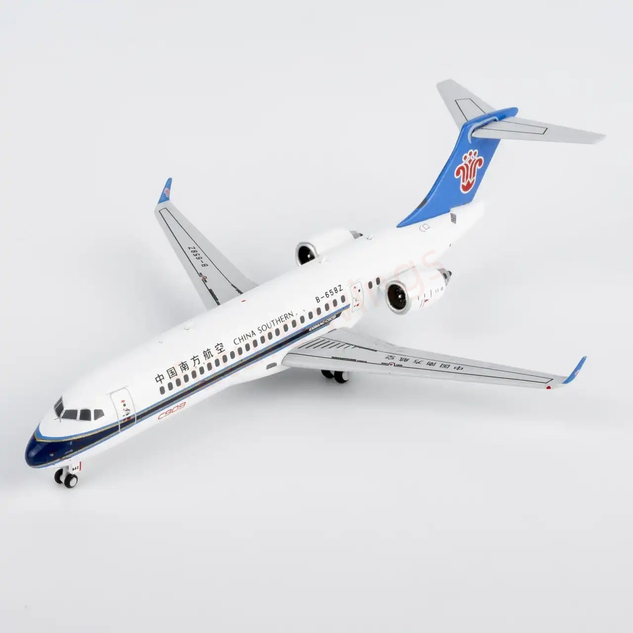 1:400 NG Models NG24064 China Southern Airlines C909 (ARJ21-700) B-658Z Aircraft Model+Free Tractor