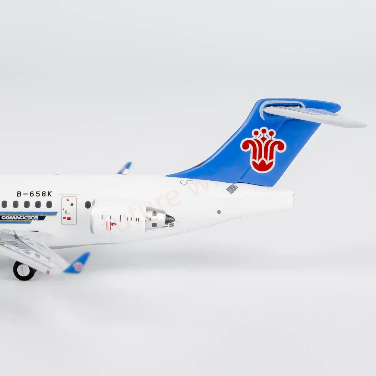 1:400 NG Models NG24188 China Southern Airlines C909 (ARJ21-700) B-658K Aircraft Model+Free Tractor