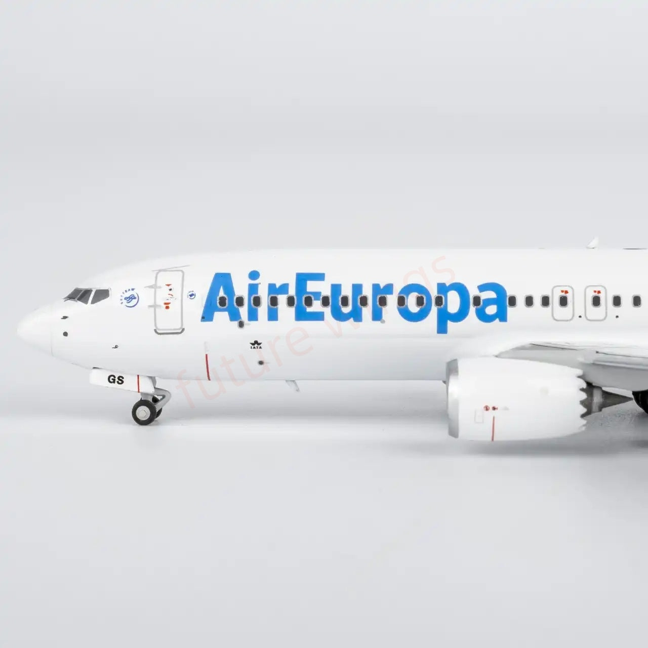 1:400 NG Models NG88044 Air Europa B737 MAX8 ES-OGS Aircraft Model+Free Tractor