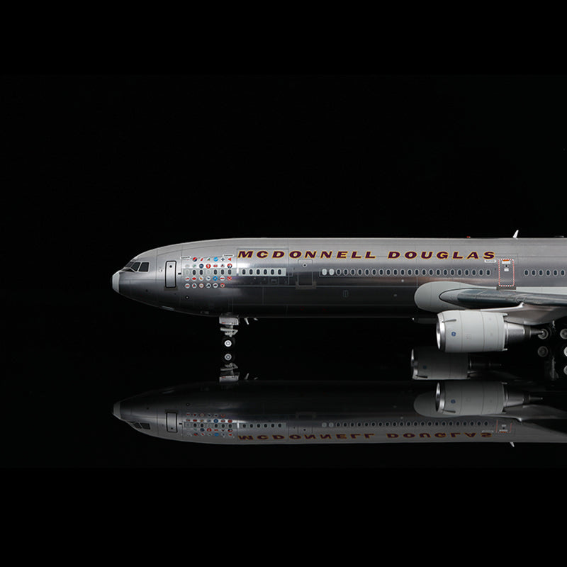 1:200 SQ Wings Mcdonnell Douglas MD-11 N111MD Diecast Aircraft Model