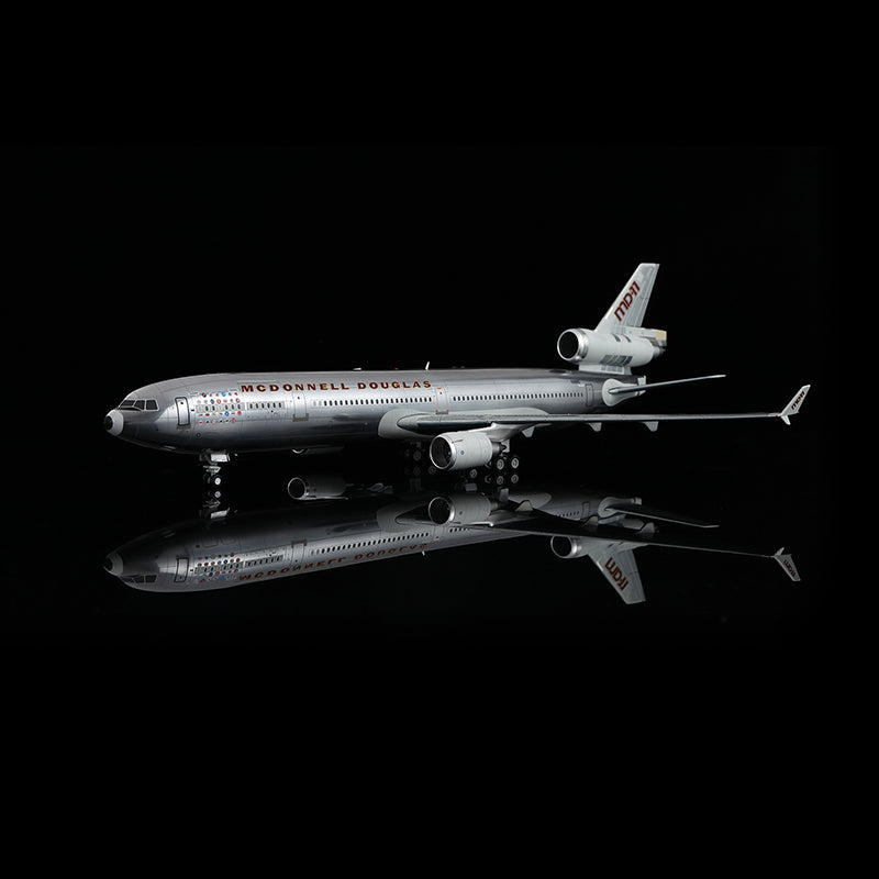 1:200 SQ Wings Mcdonnell Douglas MD-11 N111MD Diecast Aircraft Model