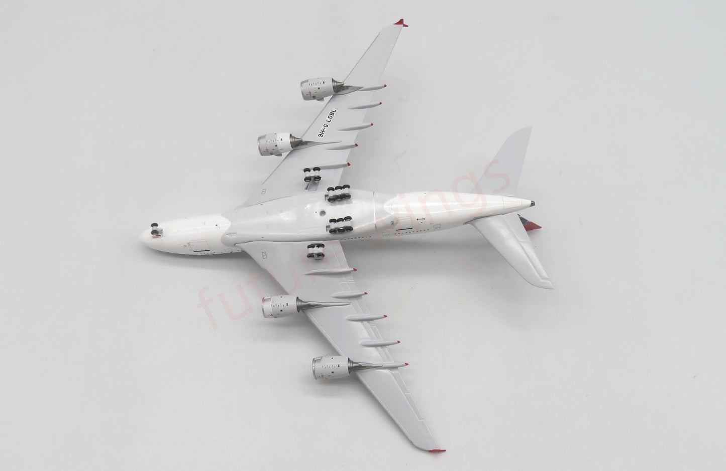 1:400 Apollo Global Airlines A380 9H-GLOBL Aircraft Model+Free Tractor