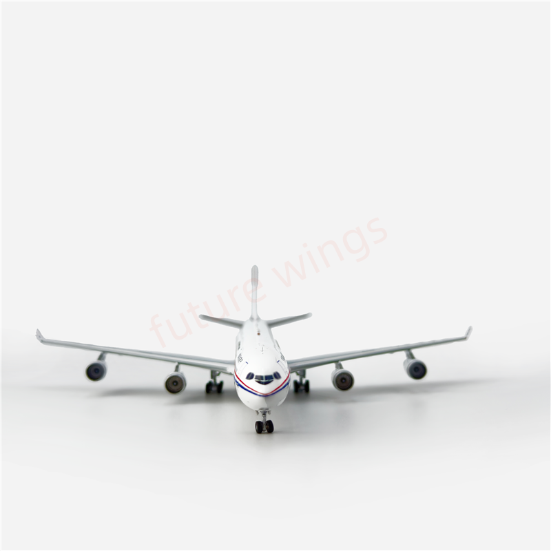 1:400 Aviation400 China Southwest Airlines A340-300 B-2388 Aircraft Model Free Tractor+Stand