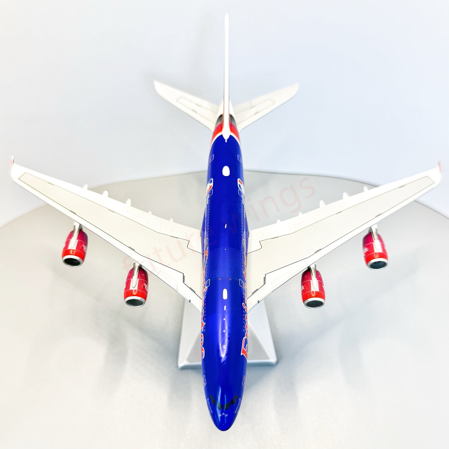 1:400 YY Wings Emirates Airways A380 A6-EOD Aircraft Model+Tractor