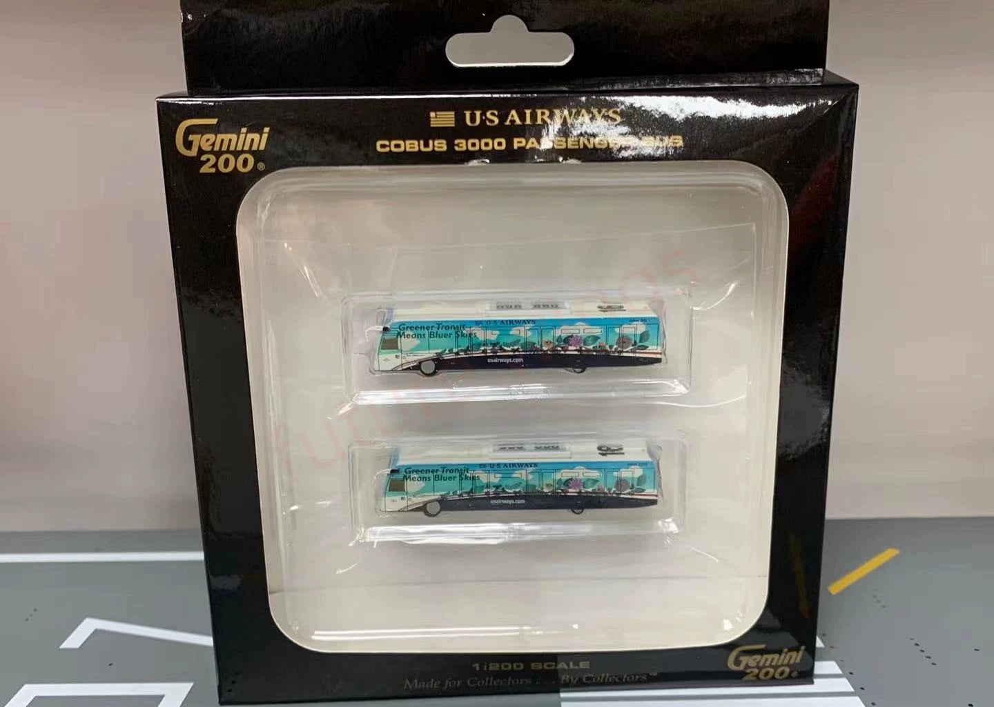 1:200 Gemini jets US Airways Coubus 3000 Passenger bus