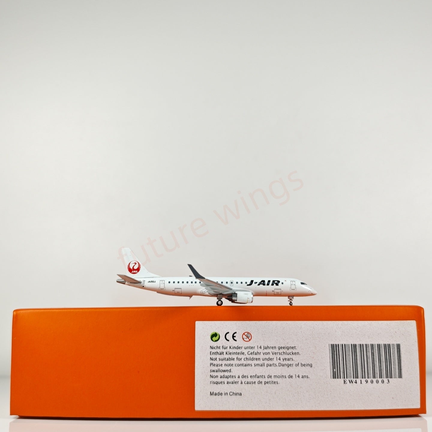 1:400 JC Wings EW4190003 Japan Airlines ERJ-190STD JA252J Aircraft Model+Free Tractor