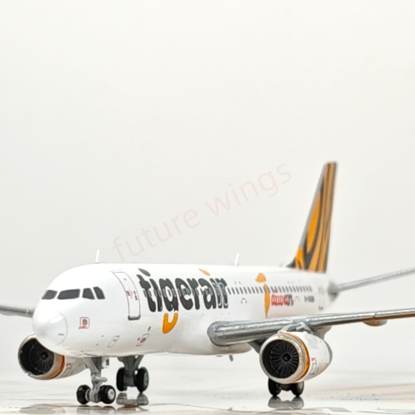1:400 JC Wings XX40072 Tiger Air A320 B-50018 Aircraft Model+Free Tractor