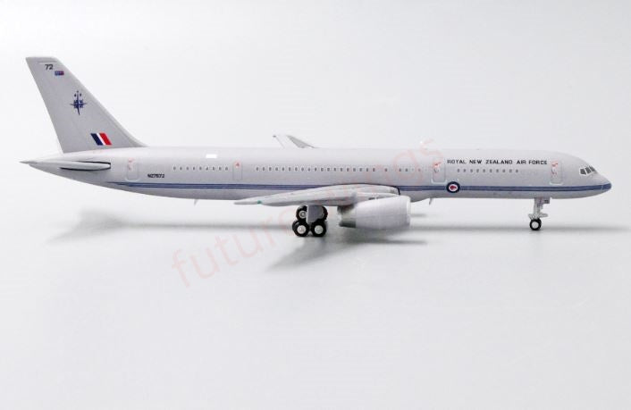 1:400 JC Wings XX4468 Air NewZeland B757-200 NZ7572 Aircraft Model+Free Tractor