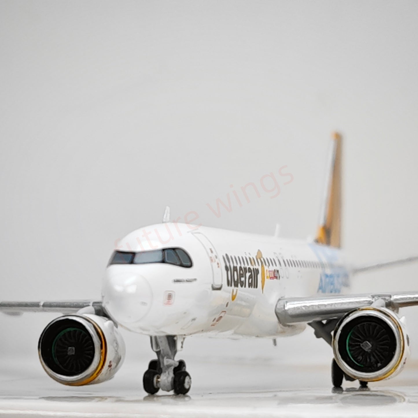 1:400 JC Wings XX4981 Tiger Air A320neo B-50021 Aircraft Model+Free Tractor