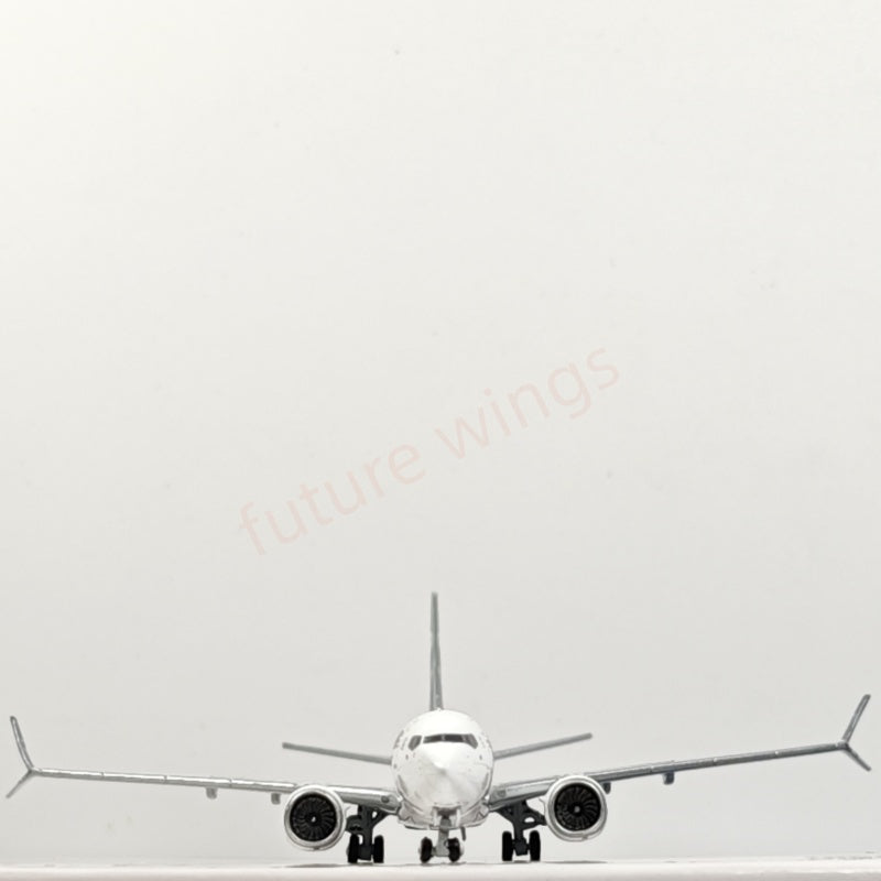 1:400 JC Wings LH4201 LOT B737 MAX8 SP-LVB Aircraft Model+Free Tractor